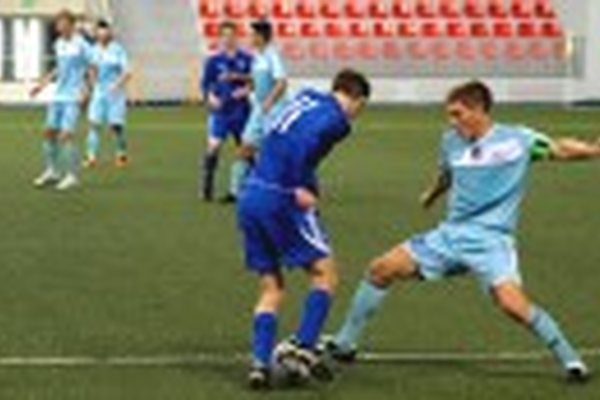 К середине тайма соперники поуспокоились