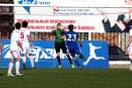 14:28 21.06.2011 Авторы: Храмов Борис, Алешин Александр Второй дивизион: зона «Восток» Cезон 2011/12 , Смена - Якутия , КУЗБАСС - Сахалин ,…