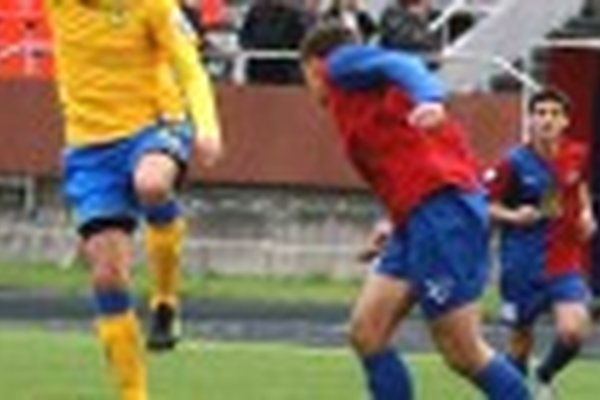 Контратаки сибиряков, в свою очередь, носили колкий характер, но всякий раз чей-нибудь огрех или неточность мешали красноярцам довести дело до…
