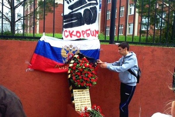 "ПОДОЛЬЕ" – "ВИТЯЗЬ": Возложение цветов