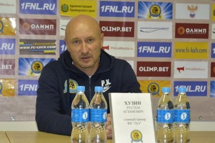 08:55 19.11.2018 Автор: Борис Ходоровский ФНЛ - Cезон 2018/2019 Рустем ХУЗИН: Тренер не должен сидеть без работы Главный тренер "Луча" смотрит на…