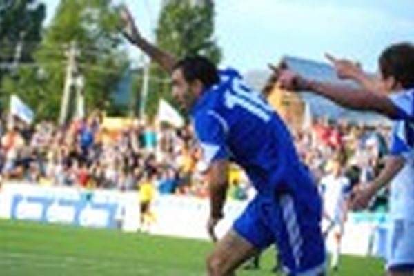"Газовик" – "Динамо" СПб – 2:1 "Газовик" – "Динамо" СПб – 2:1