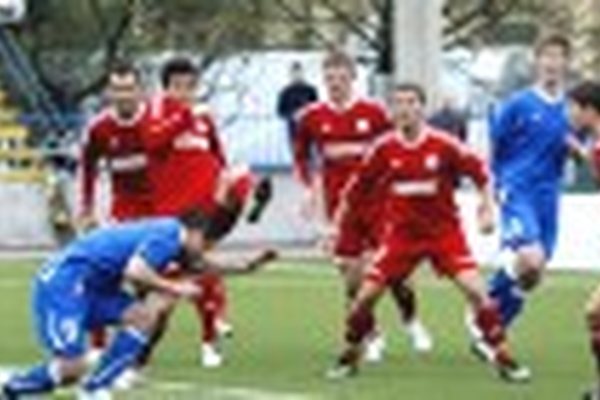 И все же самый реальный шанс для взятия ворот случился в самом конце матча