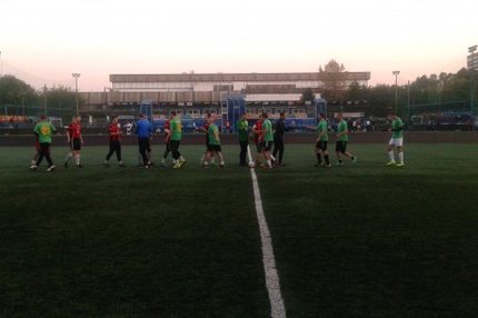 14:05 12.09.2017 Автор: Анатолий Мартынов Источник: OneDivision.ru - Футбол России: РФПЛ, ФНЛ Игра от ножа Помощь полковника ФСБ не понадобилась…