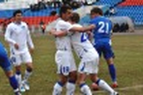 Еще через пять минут "Волга" вновь забила