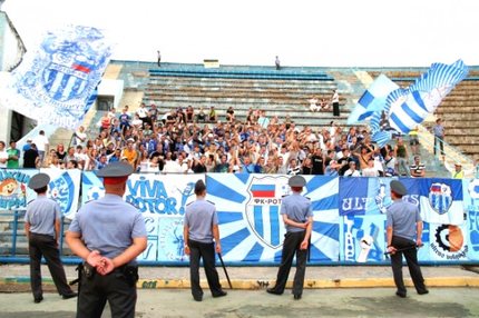 16:11 09.11.2011 Автор: Кондаков Никита Второй дивизион: зона «Юг» Cезон 2011/12 , Клубы , Кавказтрансгаз-2005 , Машук-КМВ , Ангушт , Таганрог ,…