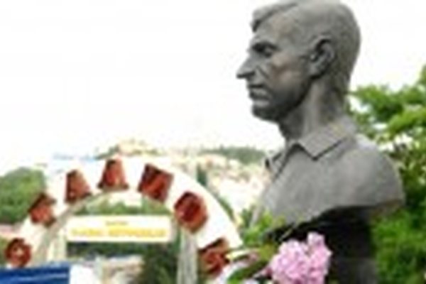 Слава Метревели
