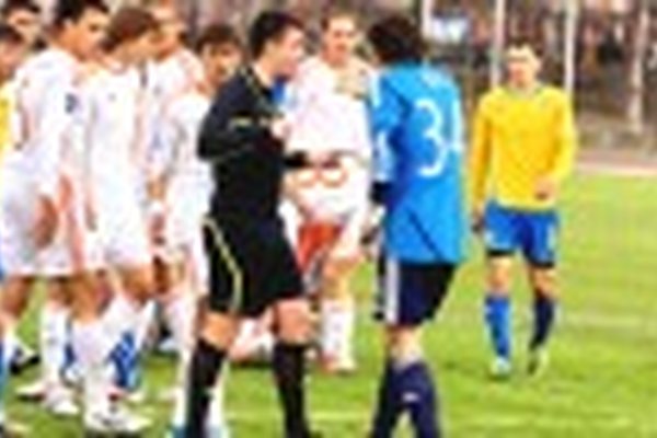 Хозяева полностью захватили игровое преимущество