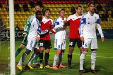 22:22 07.10.2013 Автор: Андрей Юдин Источник: OneD ФНЛ - Cезон 2013/2014 , Салют - Сочи , Сочи , Салют "Салют" – "Динамо" СПб – 1:1 Заклятие Питера