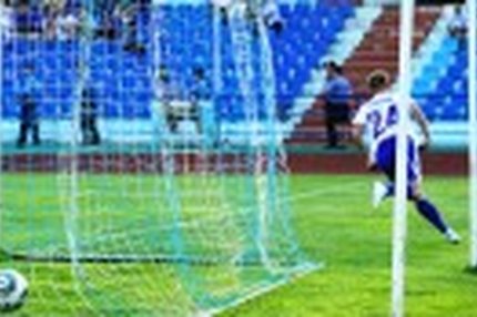 22:00 14.08.2011 Автор: Эдуард Кузьмин Футбольная Национальная Лига Cезон 2011/12 , СКА-Энергия - КАМАЗ , Луч-Энергия - Мордовия , Алания - Нижний…