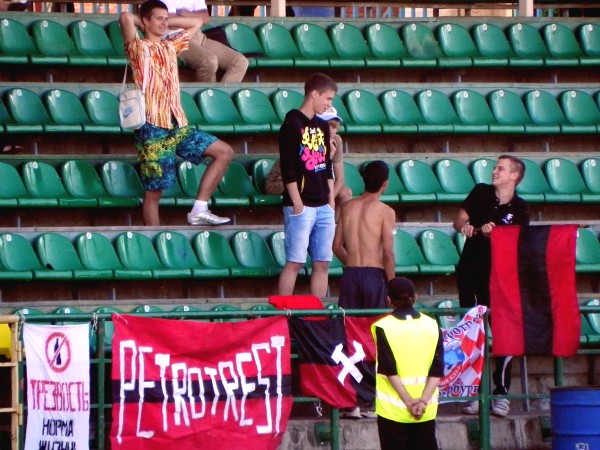 "КАРЕЛИЯ" – "ПЕТРОТРЕСТ": Сектор питерцев