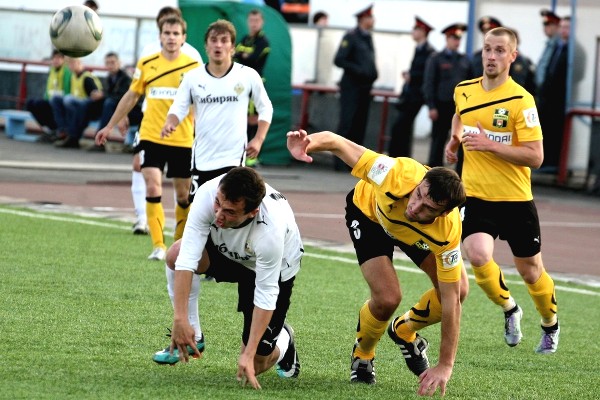 "Сибиряк" - "Кузбасс" - 0:0
