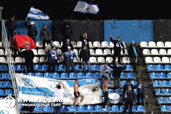 "ШИННИК" – "ДИНАМО": гостевой сектор в начале матча