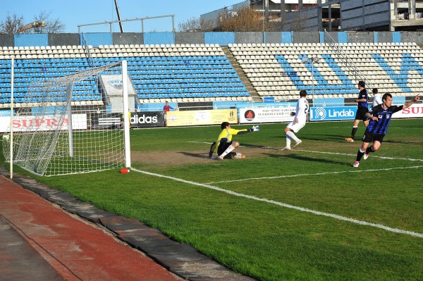 "Шинник" – "Нефтехимик" – 2:1