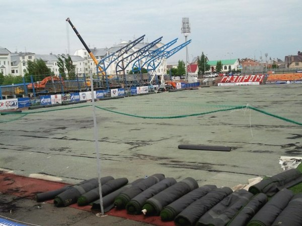 На стадионе "Газовика" возводят трибуну
