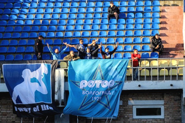 Фанаты "Ротора" на матче во Владивостоке
